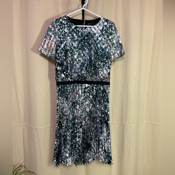 Karen Millen Dresses & Skirts - Karen Millen Pleated  Patterned Midi Dress